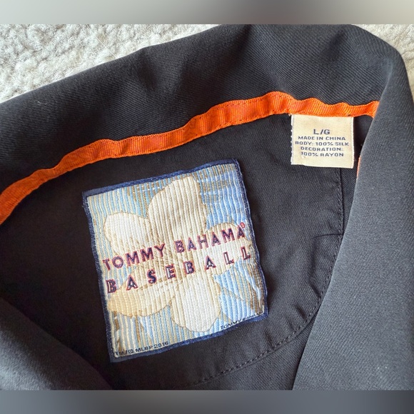 Tommy Bahama x San Francisco Giants Button Down Shirt - Picture 2 of 6